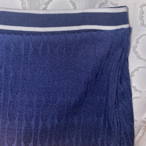 H&M Pencil Skirt - Picture 2 of 3